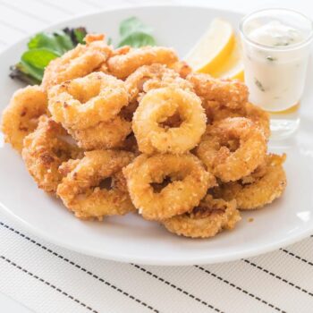 073699100_1669105829-fried-squid-calamari-rings